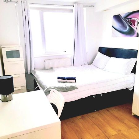 6 Bed House 3 Bathrooms Good Transport Links To London, Free Parking Kültér fotó